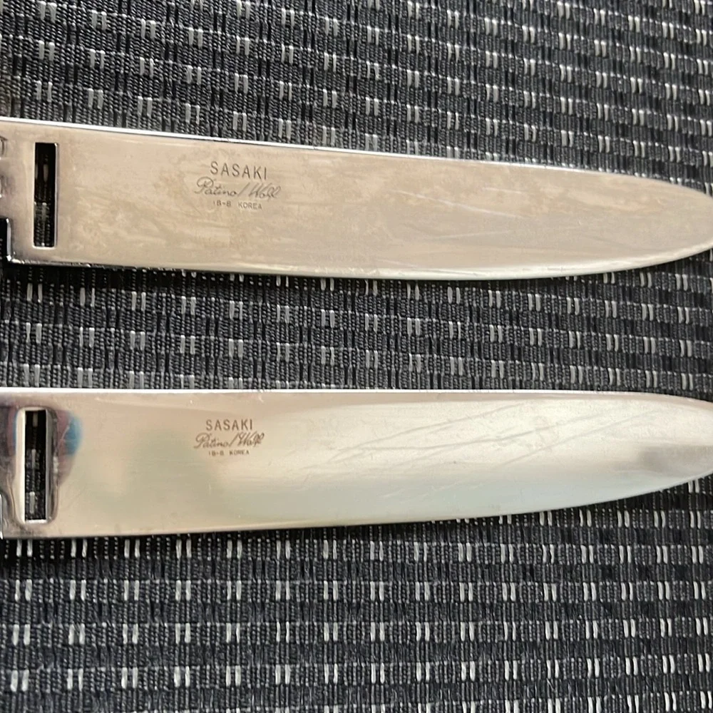 Sasaki Windows Dinner Knives  x 2  New Vicente Wolf design